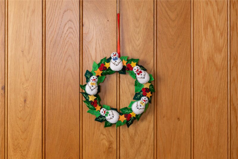 Handmade Felt Wreath Christmas Door Hanging Decoration - 21 cm - Image 4