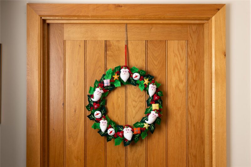 Handmade Felt Wreath Christmas Door Hanging Decoration - 21 cm - Image 6