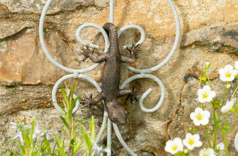 Antique Bronze Coloured Gecko Pot Buddy Plant Pot Hanger - Image 2