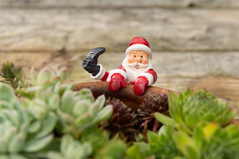 Pot Buddies Father Christmas Plant Pot Hanger - Image 3