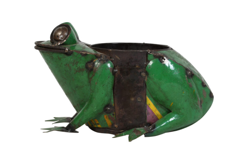 Indian Artisan Made Recycled Iron Frog Garden Pot Decoration